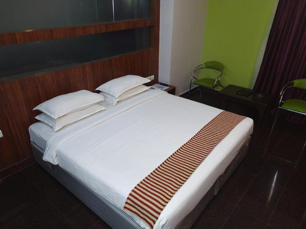 Hotel Shelter Chennai Exterior photo